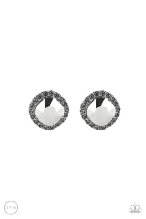 Paparazzi Earring ~ Diamond Duchess - Black